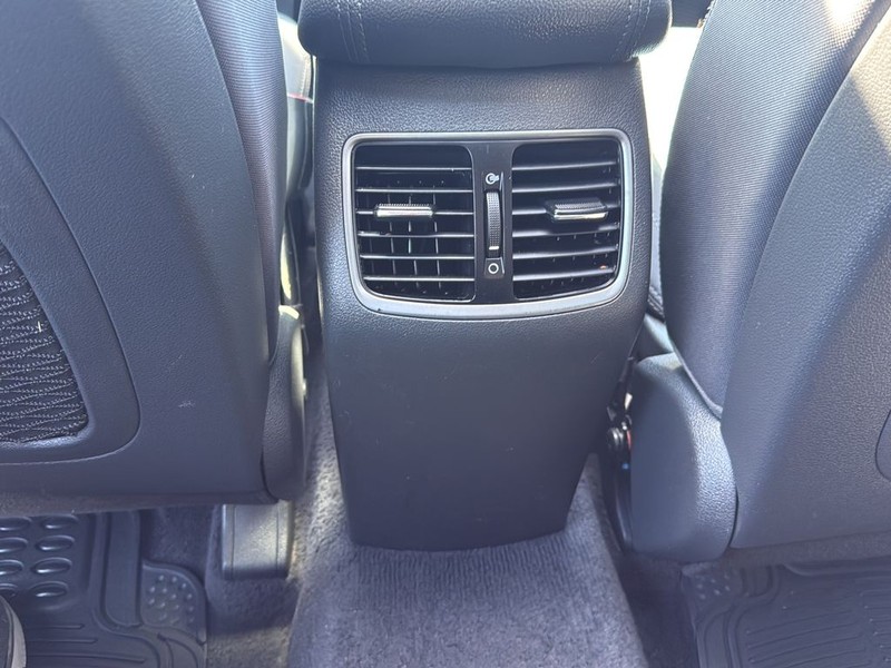 Hyundai Tucson Vehicle Full-screen Gallery Image 18