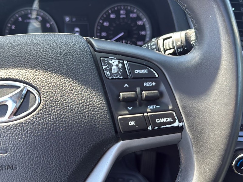 Hyundai Tucson Vehicle Full-screen Gallery Image 20