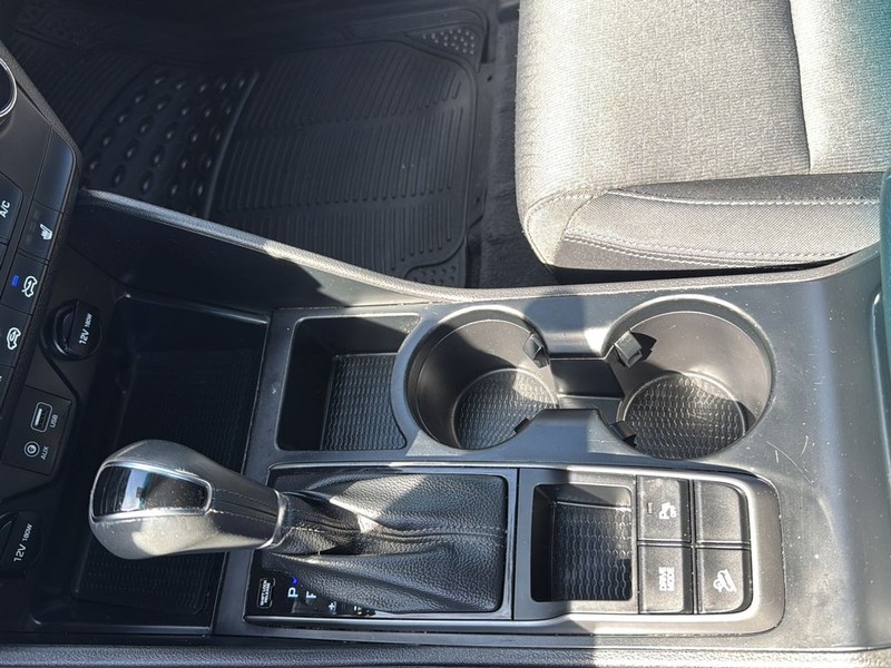 Hyundai Tucson Vehicle Full-screen Gallery Image 22