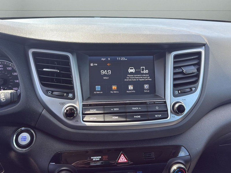 Hyundai Tucson Vehicle Full-screen Gallery Image 23