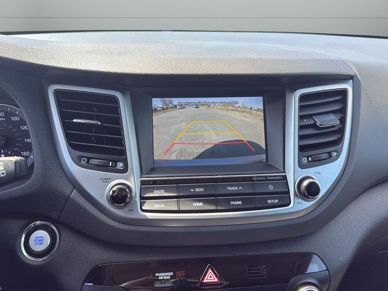 Hyundai Tucson Vehicle Full-screen Gallery Image 24
