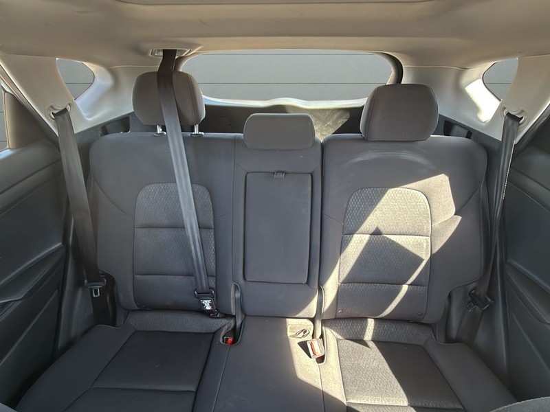 Hyundai Tucson Vehicle Full-screen Gallery Image 29