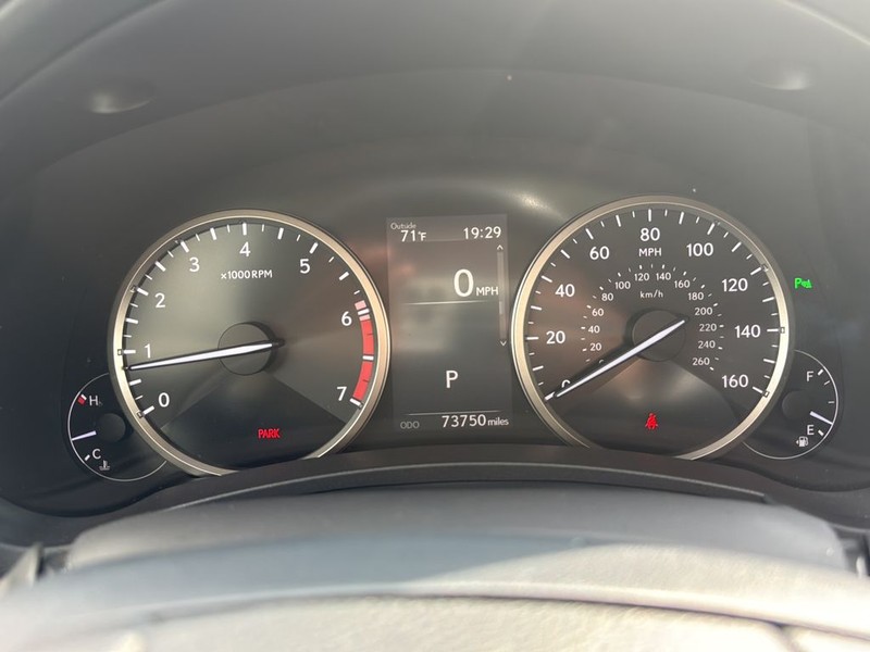 Lexus NX Vehicle Full-screen Gallery Image 13
