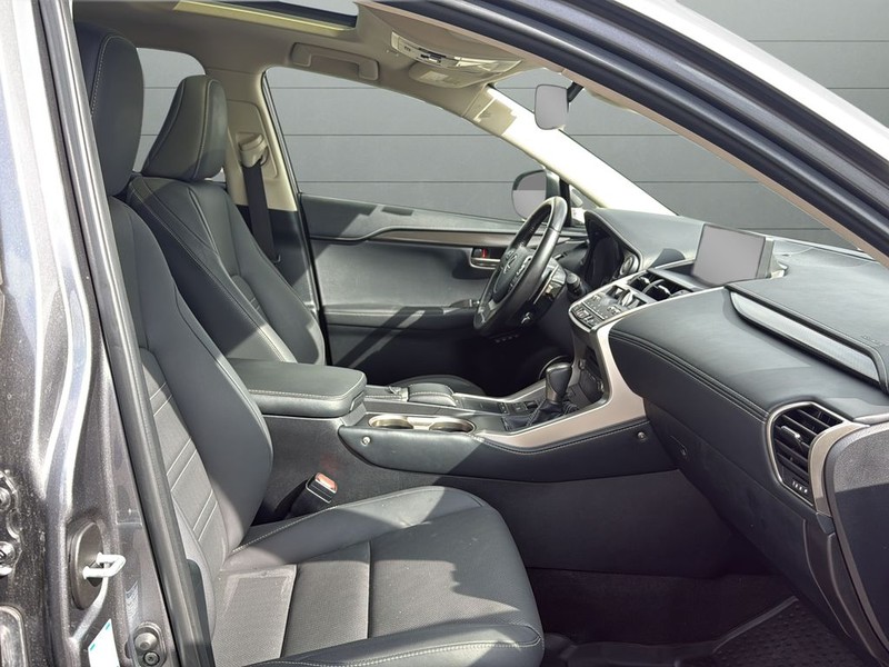 Lexus NX Vehicle Full-screen Gallery Image 15