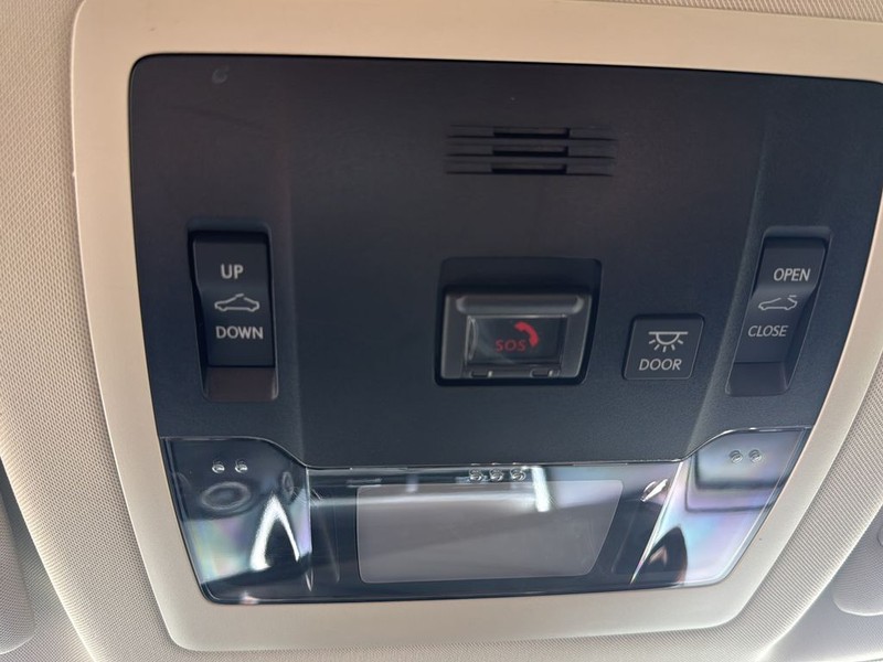 Lexus NX Vehicle Full-screen Gallery Image 25