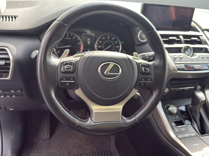Lexus NX Vehicle Full-screen Gallery Image 28