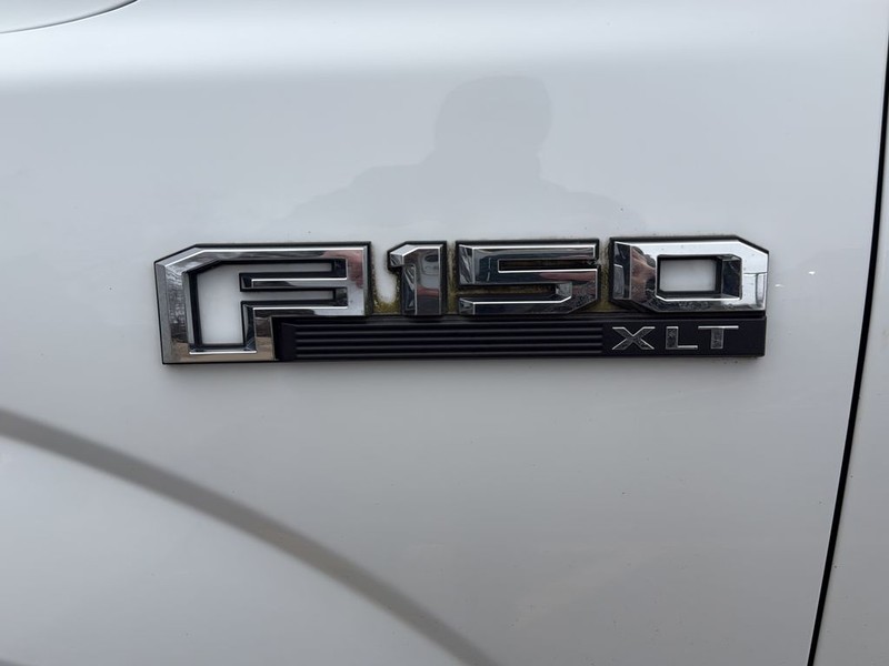 Ford F-150 Vehicle Full-screen Gallery Image 9