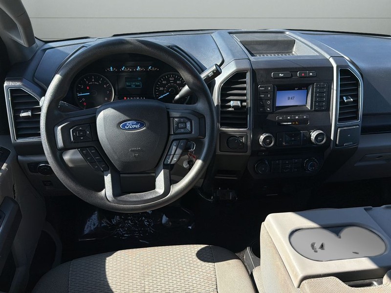 Ford F-150 Vehicle Full-screen Gallery Image 12