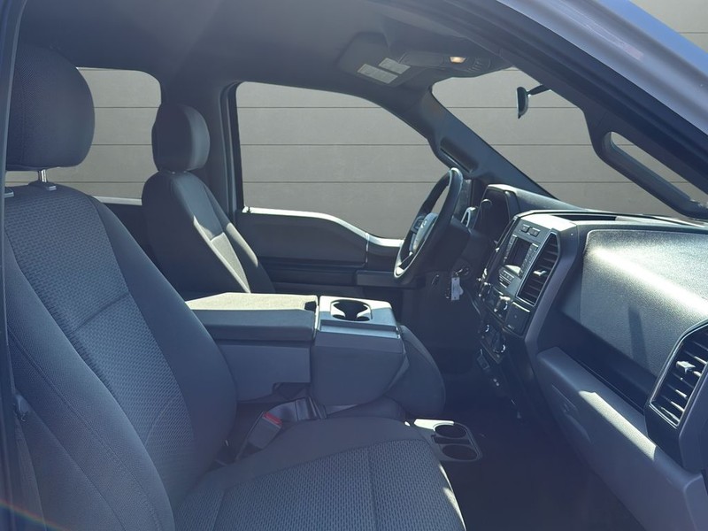 Ford F-150 Vehicle Full-screen Gallery Image 15