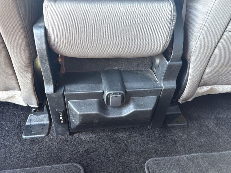 Ford F-150 Vehicle Full-screen Gallery Image 17