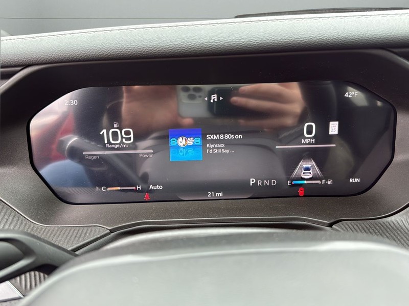 Jeep Cherokee Vehicle Full-screen Gallery Image 13