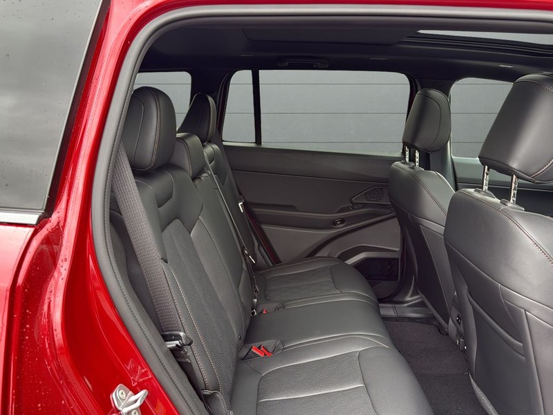 Jeep Cherokee Vehicle Full-screen Gallery Image 14