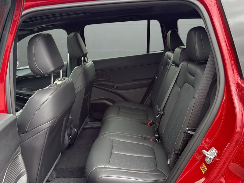 Jeep Cherokee Vehicle Full-screen Gallery Image 17