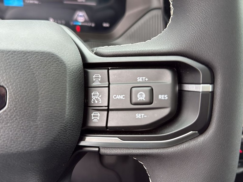 Jeep Cherokee Vehicle Full-screen Gallery Image 20