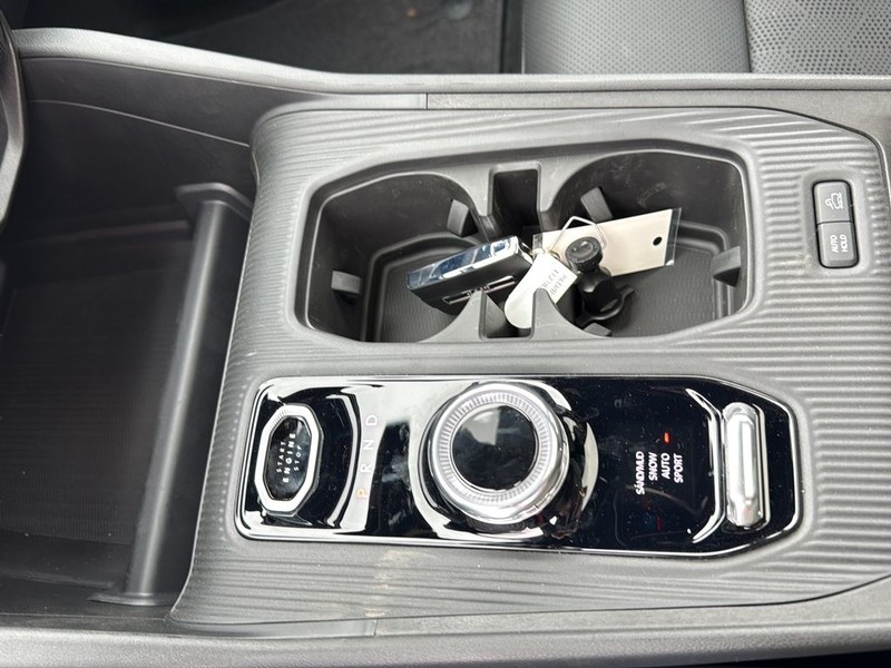 Jeep Cherokee Vehicle Full-screen Gallery Image 22