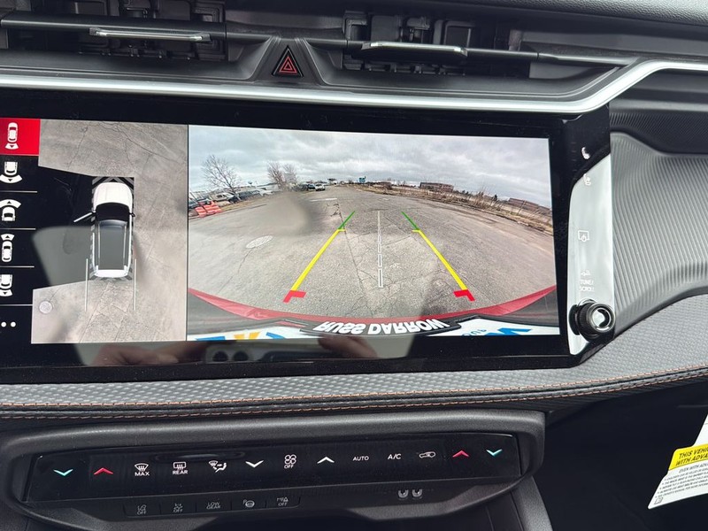 Jeep Cherokee Vehicle Full-screen Gallery Image 24