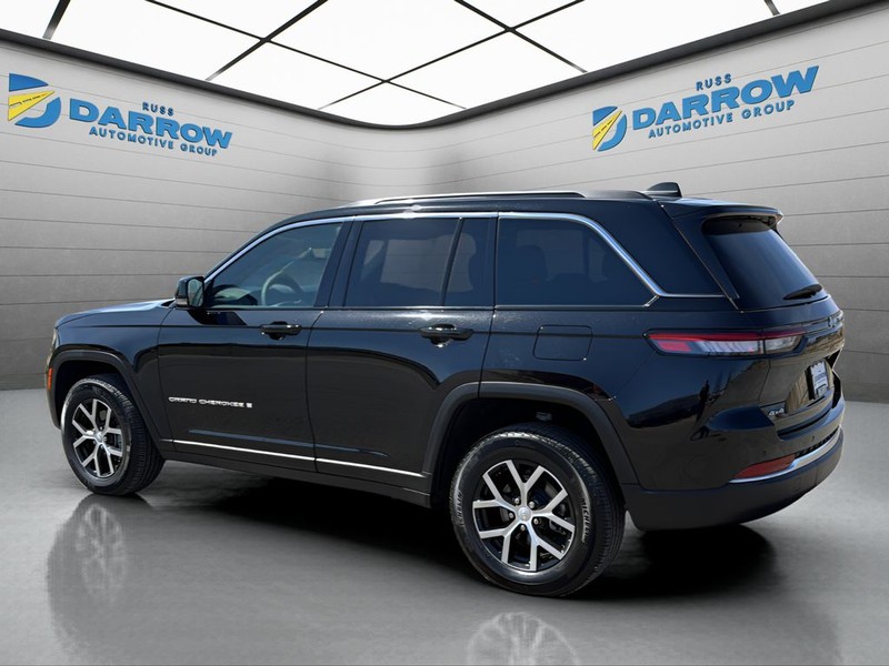 Jeep Grand Cherokee Vehicle Full-screen Gallery Image 03