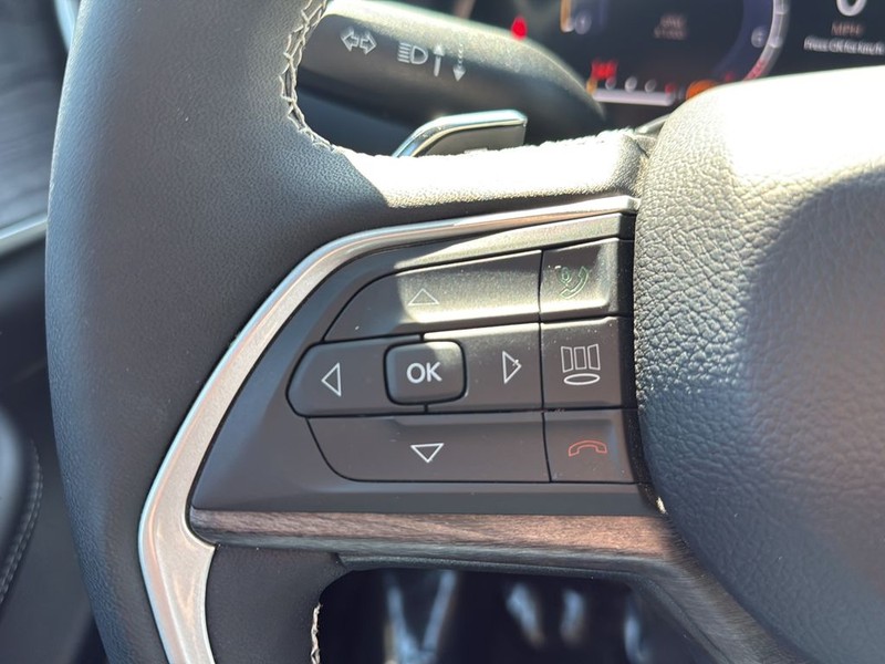 Jeep Grand Cherokee Vehicle Full-screen Gallery Image 09