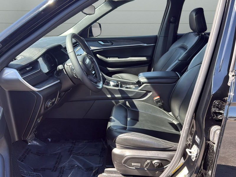 Jeep Grand Cherokee Vehicle Full-screen Gallery Image 10