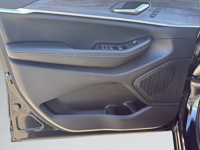 Jeep Grand Cherokee Vehicle Full-screen Gallery Image 11