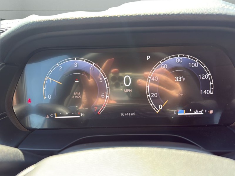 Jeep Grand Cherokee Vehicle Full-screen Gallery Image 13