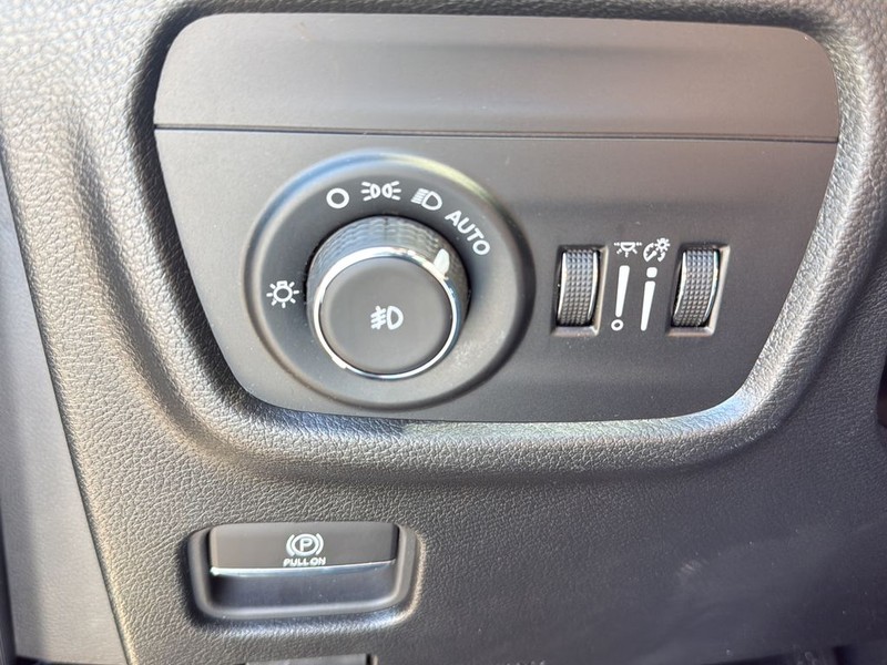 Jeep Grand Cherokee Vehicle Full-screen Gallery Image 18