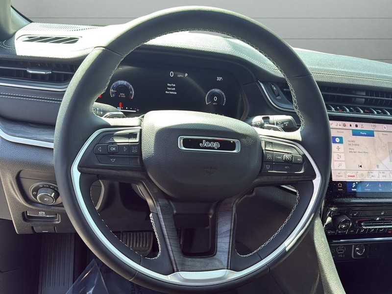 Jeep Grand Cherokee Vehicle Full-screen Gallery Image 27