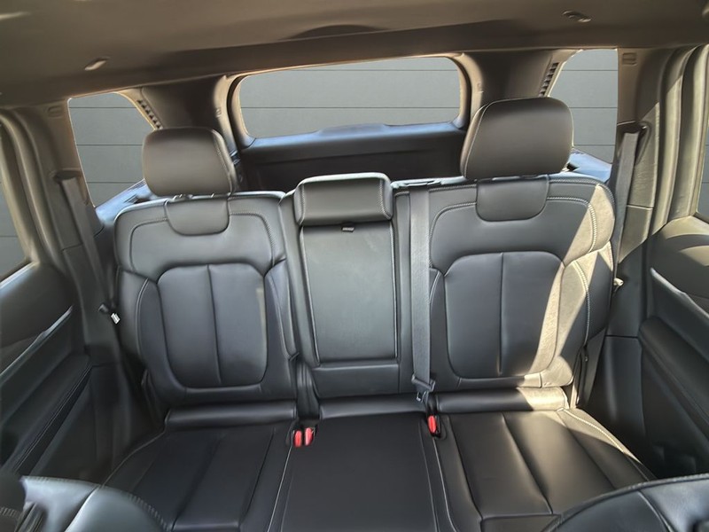 Jeep Grand Cherokee Vehicle Full-screen Gallery Image 28