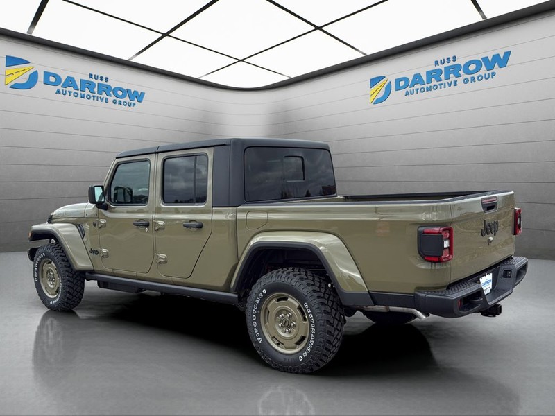 Jeep Gladiator Vehicle Full-screen Gallery Image 3