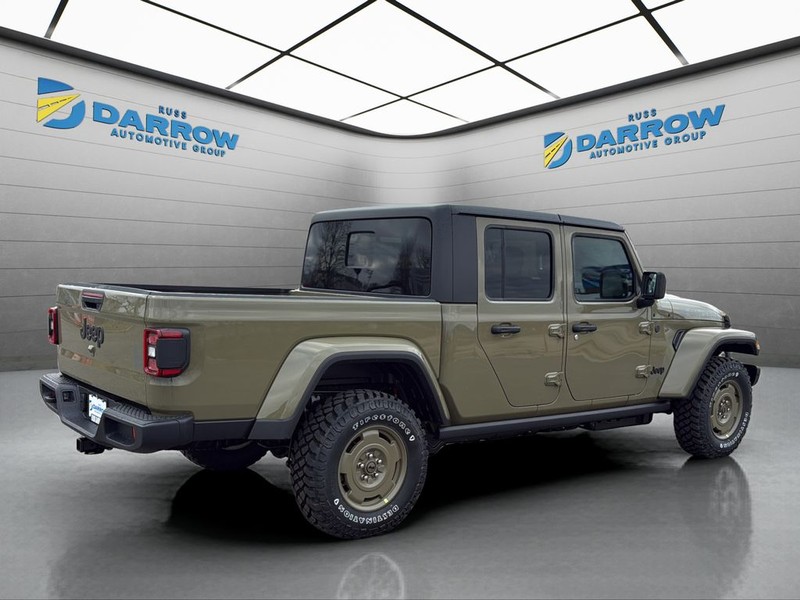 Jeep Gladiator Vehicle Full-screen Gallery Image 5