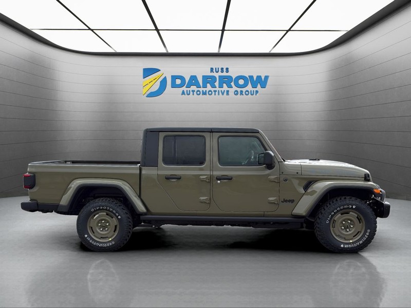 Jeep Gladiator Vehicle Full-screen Gallery Image 6
