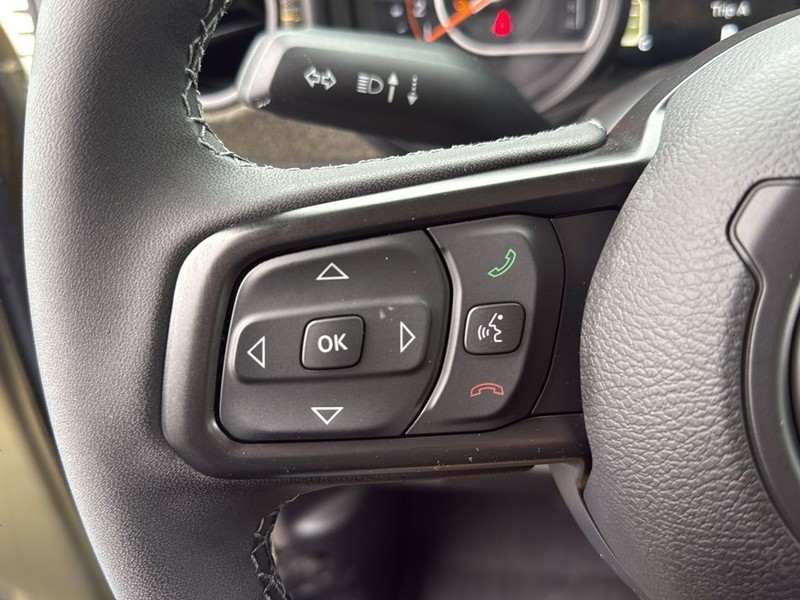 Jeep Gladiator Vehicle Full-screen Gallery Image 9