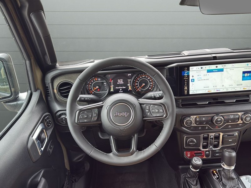 Jeep Gladiator Vehicle Full-screen Gallery Image 12