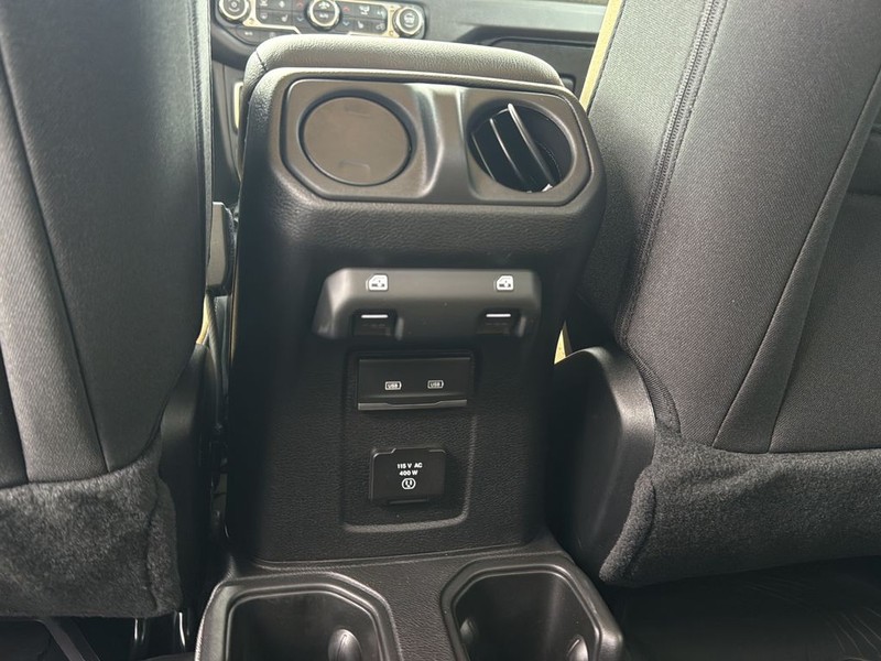 Jeep Gladiator Vehicle Full-screen Gallery Image 17