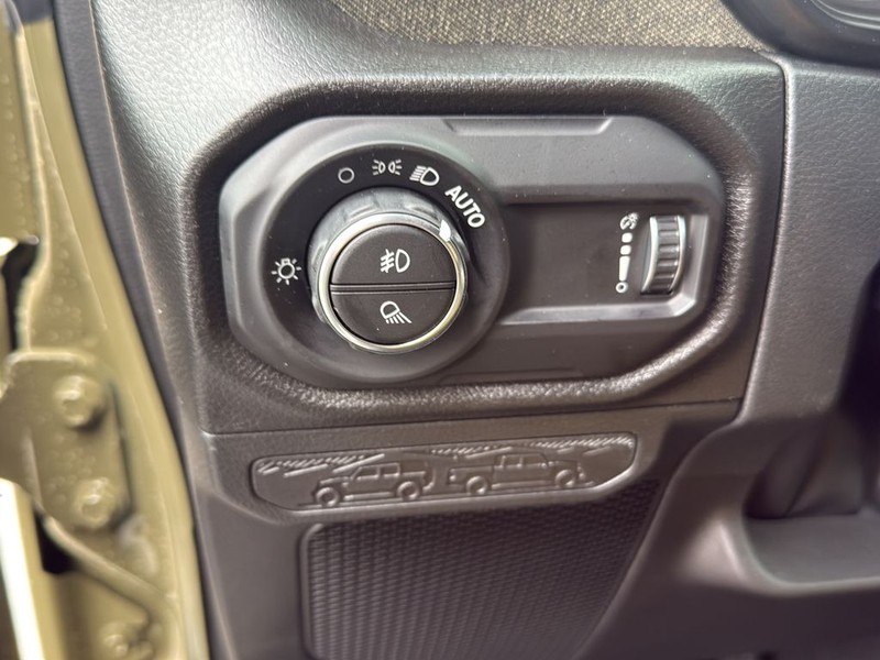 Jeep Gladiator Vehicle Full-screen Gallery Image 18