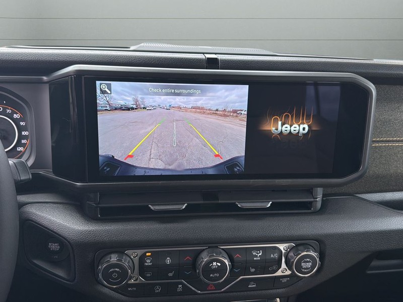 Jeep Gladiator Vehicle Full-screen Gallery Image 23