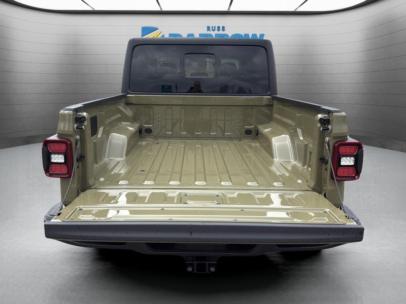 Jeep Gladiator Vehicle Full-screen Gallery Image 24