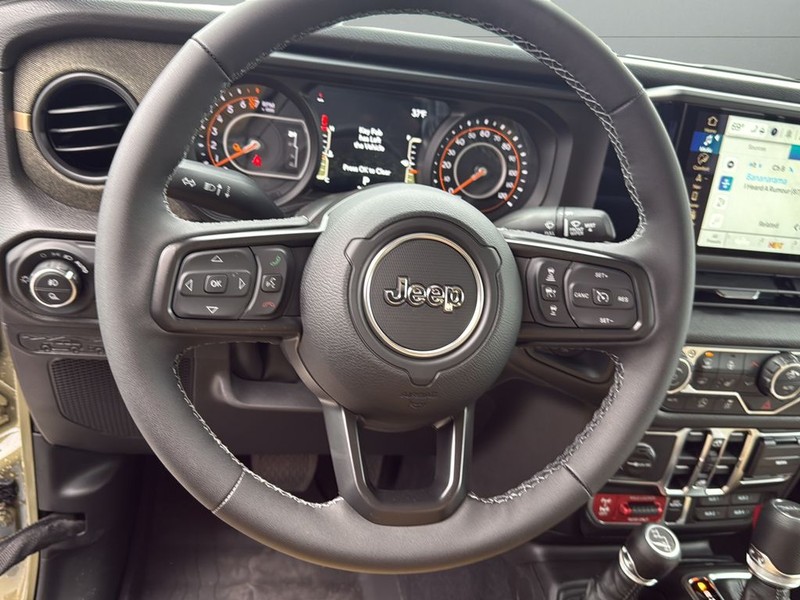 Jeep Gladiator Vehicle Full-screen Gallery Image 26