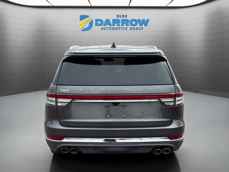 Lincoln Aviator Vehicle Full-screen Gallery Image 4