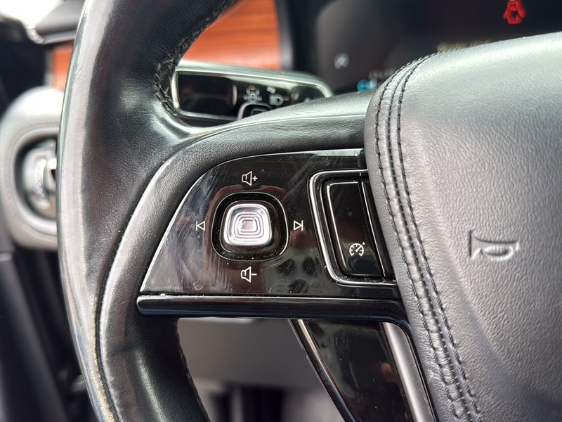 Lincoln Aviator Vehicle Full-screen Gallery Image 9