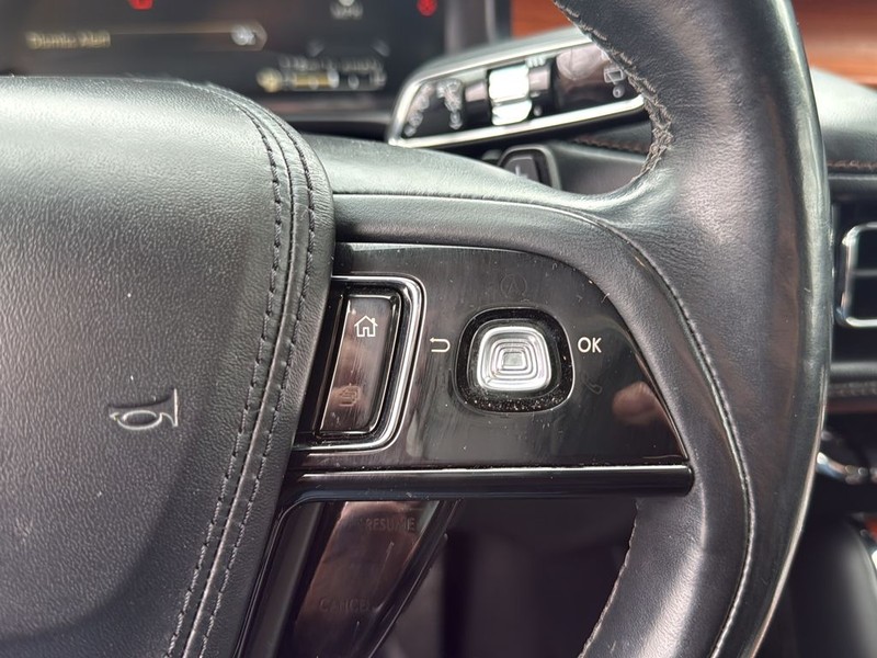 Lincoln Aviator Vehicle Full-screen Gallery Image 10