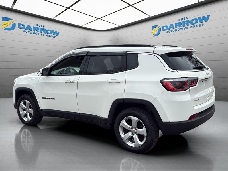 Jeep Compass Vehicle Full-screen Gallery Image 3