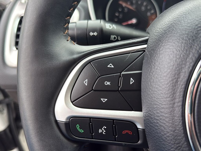 Jeep Compass Vehicle Full-screen Gallery Image 9