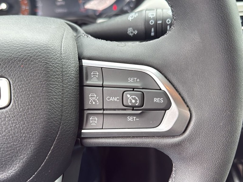 Jeep Compass Vehicle Full-screen Gallery Image 10