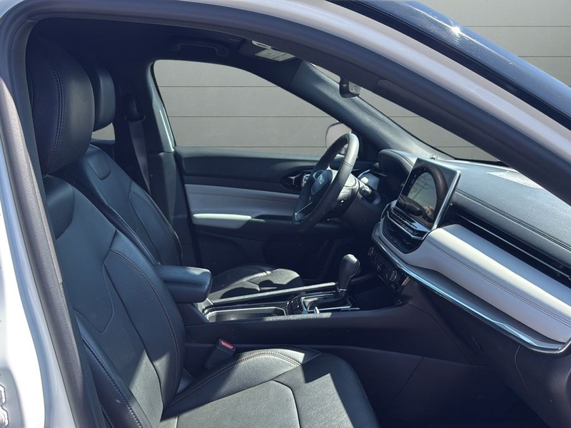 Jeep Compass Vehicle Full-screen Gallery Image 15