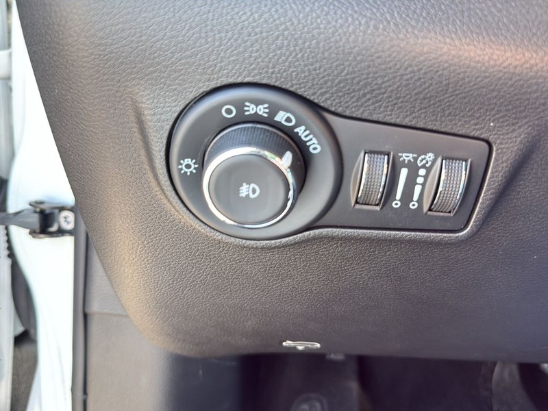 Jeep Compass Vehicle Full-screen Gallery Image 18