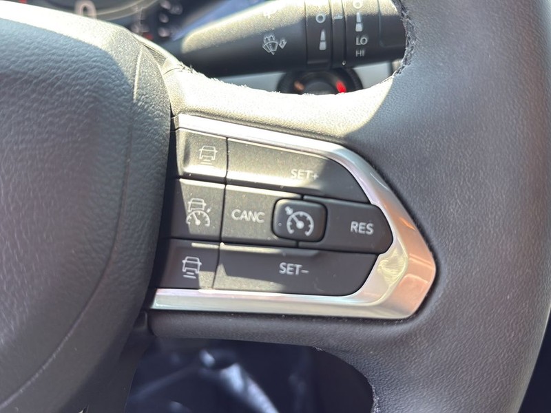 Jeep Compass Vehicle Full-screen Gallery Image 19