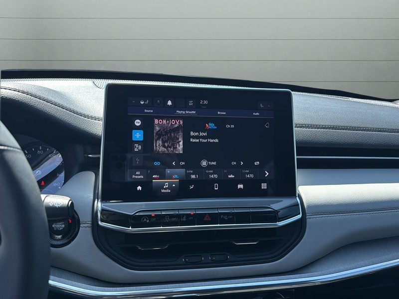 Jeep Compass Vehicle Full-screen Gallery Image 22