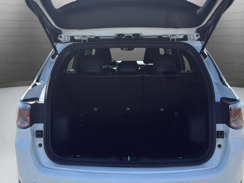 Jeep Compass Vehicle Full-screen Gallery Image 24