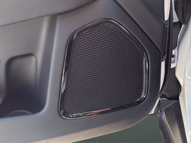 Jeep Compass Vehicle Full-screen Gallery Image 25